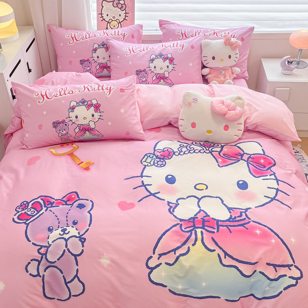 91家纺网 家纺一手货源 找家纺 暮思家居 2026新款正版授权三丽鸥大版全棉纯棉数码印花纯棉四件套系列-第二批(专版花型) 大版-幸福KT猫