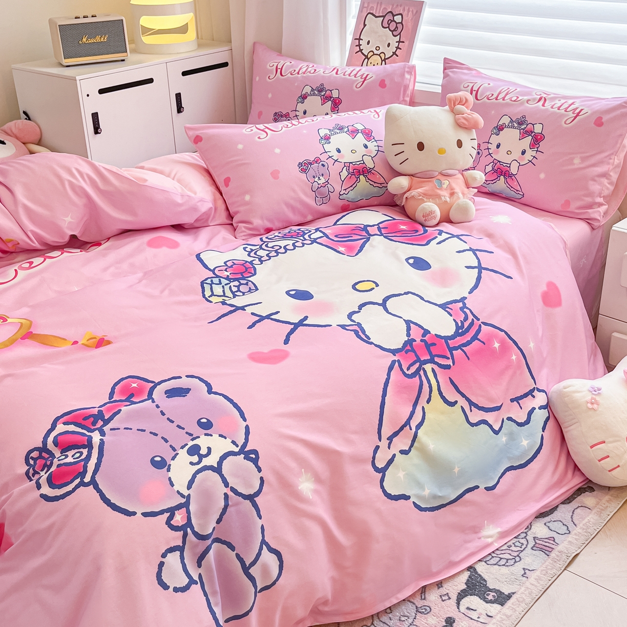 91家纺网 家纺一手货源 找家纺 暮思家居 2026新款正版授权三丽鸥大版全棉纯棉数码印花纯棉四件套系列-第二批(专版花型) 大版-幸福KT猫