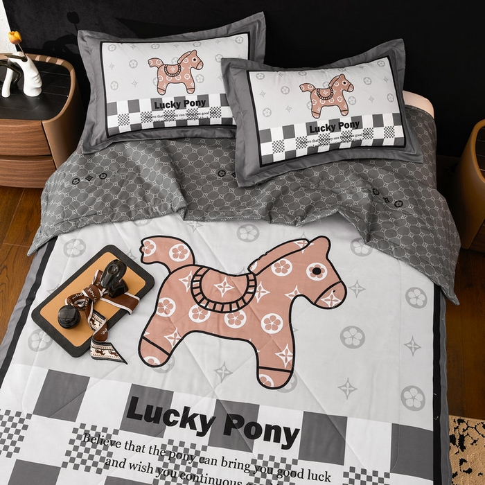 91家纺网 家纺一手货源 找家纺 宝薇 2026新款潮牌轻奢风大版夏被夏凉被空调被 马上有钱