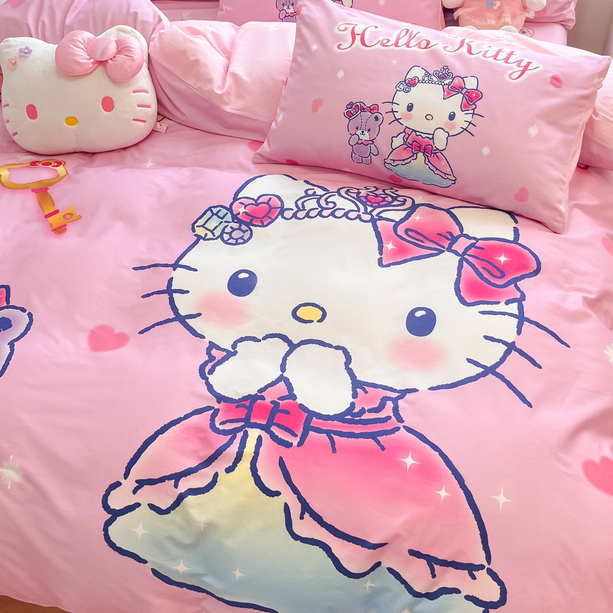 91家纺网 家纺一手货源 找家纺 暮思家居 2026新款正版授权三丽鸥大版全棉纯棉数码印花纯棉四件套系列-第二批(专版花型) 大版-幸福KT猫