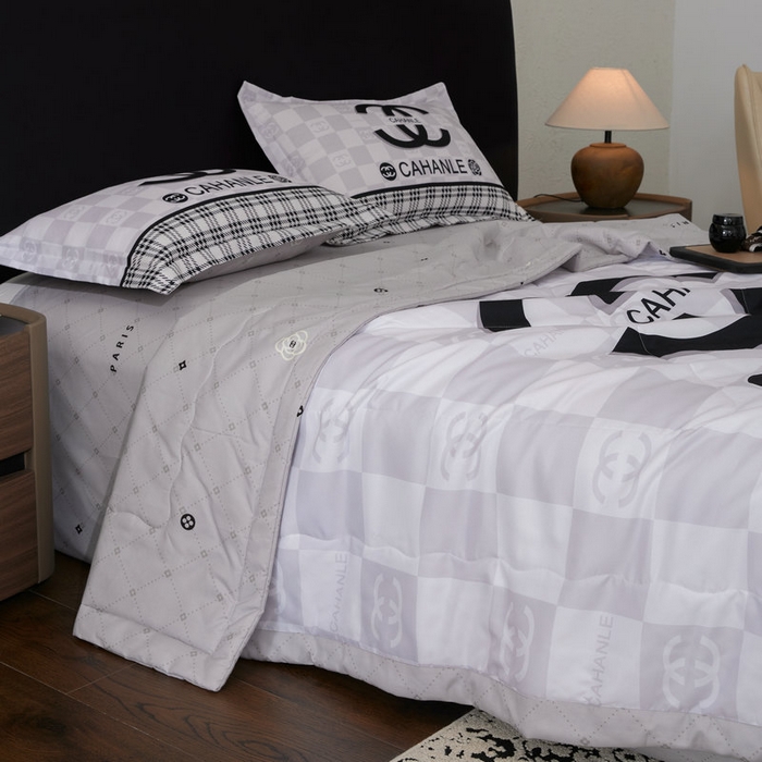 91家纺网 家纺一手货源 找家纺 宝薇 2026新款潮牌轻奢风大版夏被夏凉被空调被 棋盘香