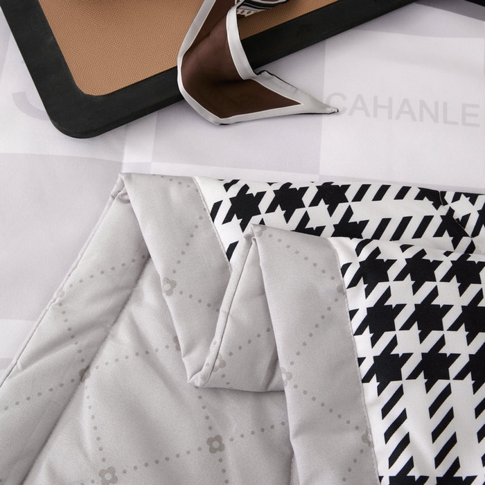 91家纺网 家纺一手货源 找家纺 宝薇 2026新款潮牌轻奢风大版夏被夏凉被空调被 棋盘香