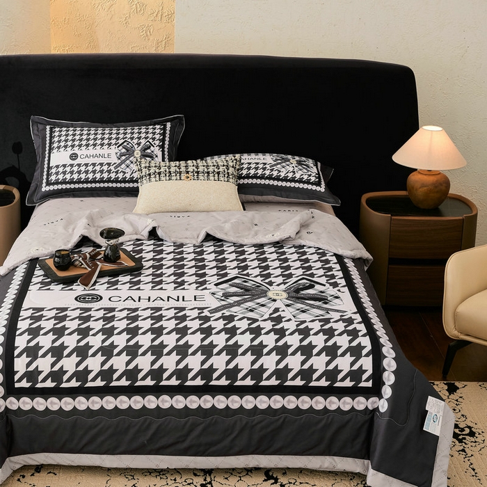 91家纺网 家纺一手货源 找家纺 宝薇 2026新款潮牌轻奢风大版夏被夏凉被空调被 千鸟结