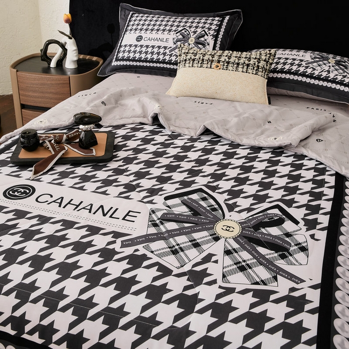 91家纺网 家纺一手货源 找家纺 宝薇 2026新款潮牌轻奢风大版夏被夏凉被空调被 千鸟结