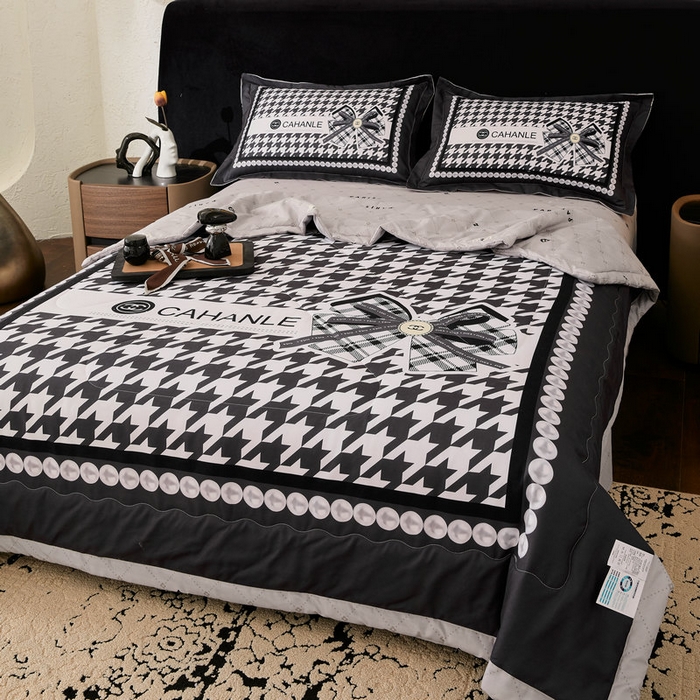 91家纺网 家纺一手货源 找家纺 宝薇 2026新款潮牌轻奢风大版夏被夏凉被空调被 千鸟结