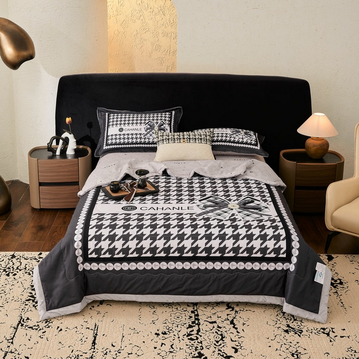 91家纺网 家纺一手货源 找家纺 宝薇 2026新款潮牌轻奢风大版夏被夏凉被空调被 千鸟结