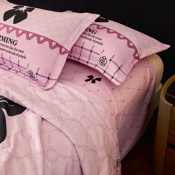 91家纺网 家纺一手货源 找家纺 宝薇 2026新款潮牌轻奢风大版夏被夏凉被空调被 山茶珍珠