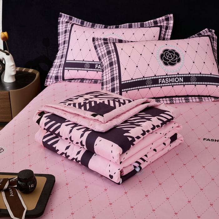 91家纺网 家纺一手货源 找家纺 宝薇 2026新款潮牌轻奢风大版夏被夏凉被空调被 小香风