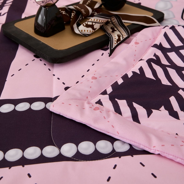 91家纺网 家纺一手货源 找家纺 宝薇 2026新款潮牌轻奢风大版夏被夏凉被空调被 小香风