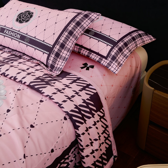 91家纺网 家纺一手货源 找家纺 宝薇 2026新款潮牌轻奢风大版夏被夏凉被空调被 小香风