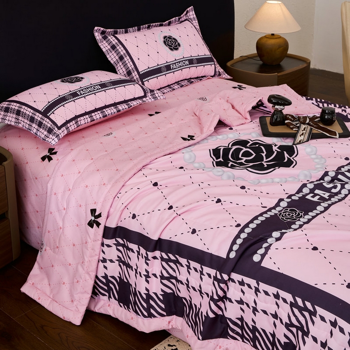 91家纺网 家纺一手货源 找家纺 宝薇 2026新款潮牌轻奢风大版夏被夏凉被空调被 小香风