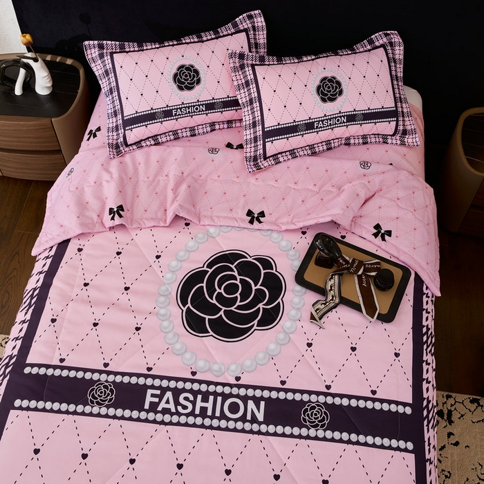 91家纺网 家纺一手货源 找家纺 宝薇 2026新款潮牌轻奢风大版夏被夏凉被空调被 小香风