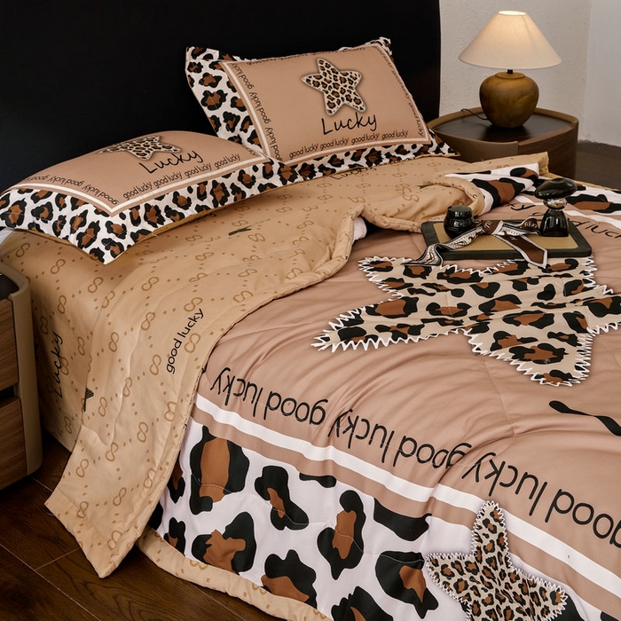 91家纺网 家纺一手货源 找家纺 宝薇 2026新款潮牌轻奢风大版夏被夏凉被空调被 幸运豹纹