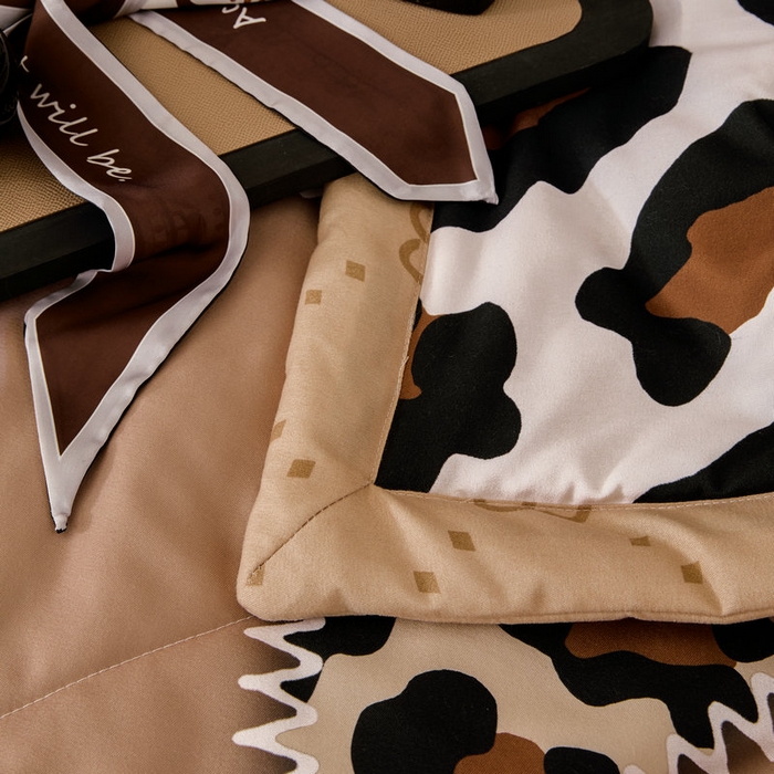 91家纺网 家纺一手货源 找家纺 宝薇 2026新款潮牌轻奢风大版夏被夏凉被空调被 幸运豹纹