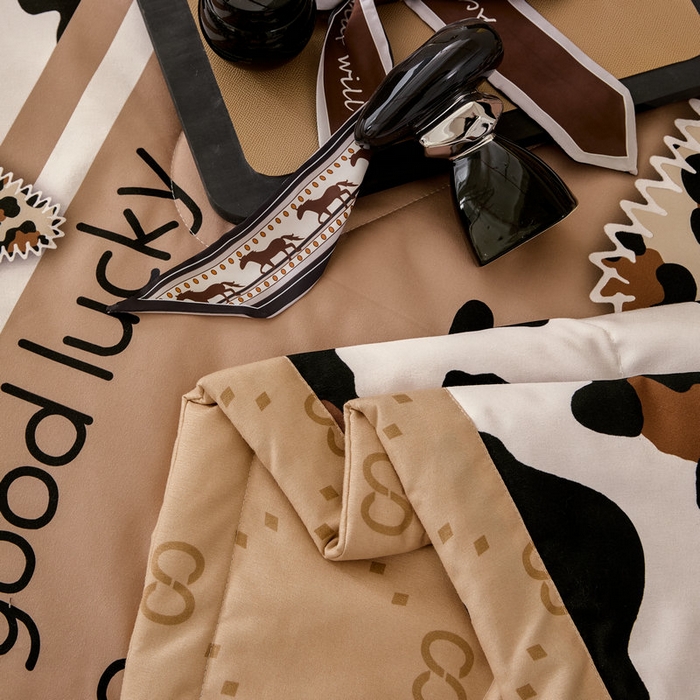 91家纺网 家纺一手货源 找家纺 宝薇 2026新款潮牌轻奢风大版夏被夏凉被空调被 幸运豹纹