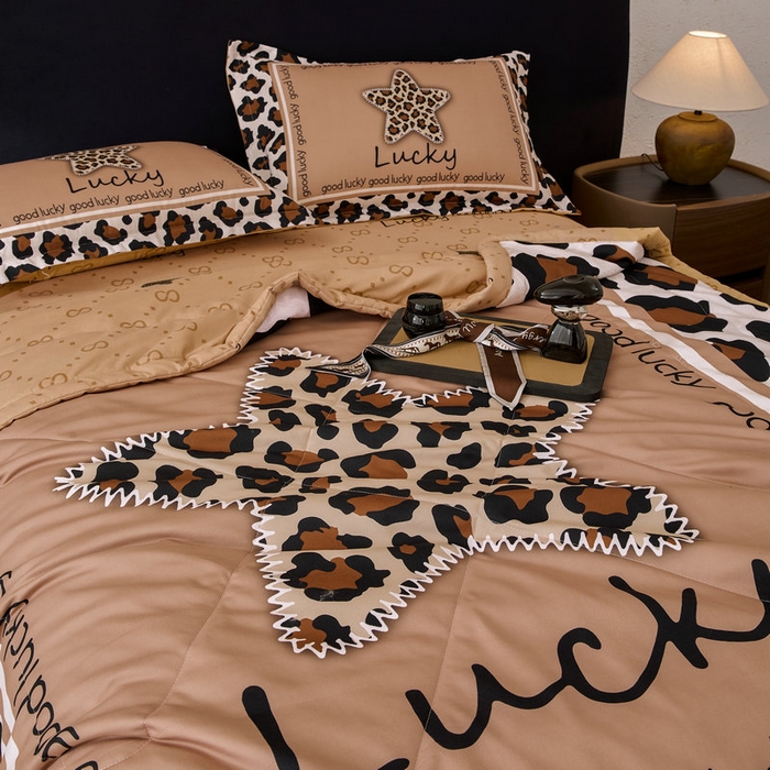 91家纺网 家纺一手货源 找家纺 宝薇 2026新款潮牌轻奢风大版夏被夏凉被空调被 幸运豹纹