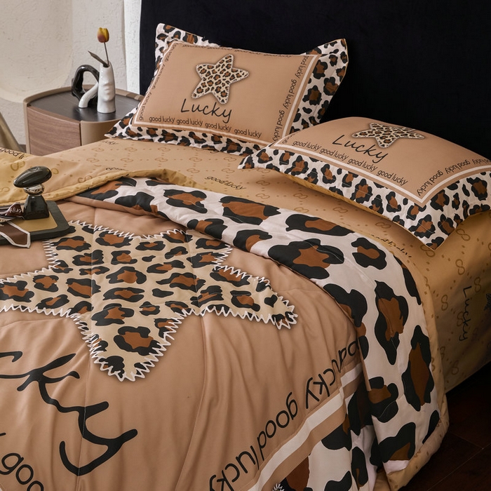 91家纺网 家纺一手货源 找家纺 宝薇 2026新款潮牌轻奢风大版夏被夏凉被空调被 幸运豹纹