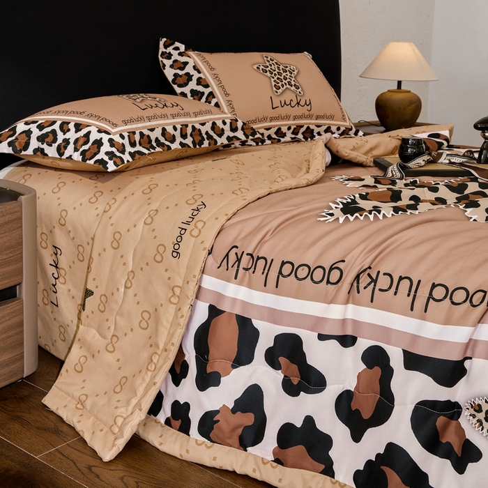 91家纺网 家纺一手货源 找家纺 宝薇 2026新款潮牌轻奢风大版夏被夏凉被空调被 幸运豹纹