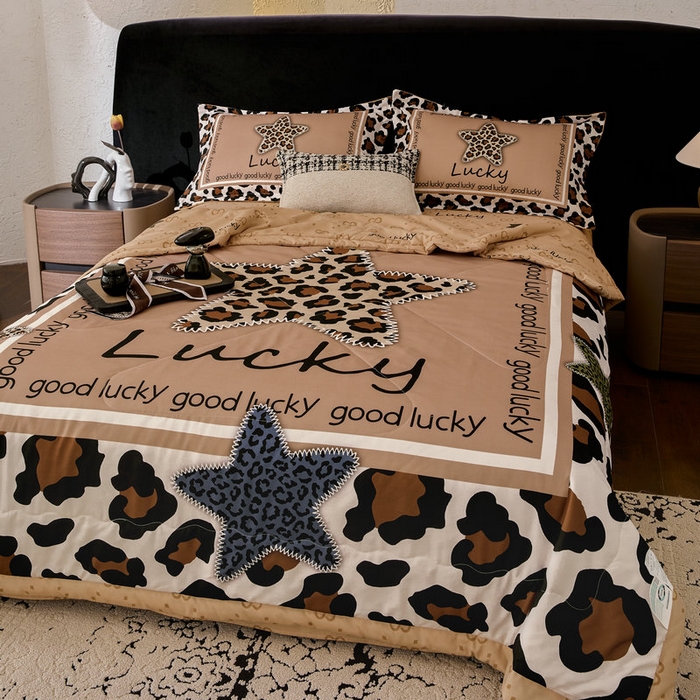 91家纺网 家纺一手货源 找家纺 宝薇 2026新款潮牌轻奢风大版夏被夏凉被空调被 幸运豹纹