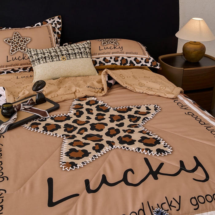 91家纺网 家纺一手货源 找家纺 宝薇 2026新款潮牌轻奢风大版夏被夏凉被空调被 幸运豹纹