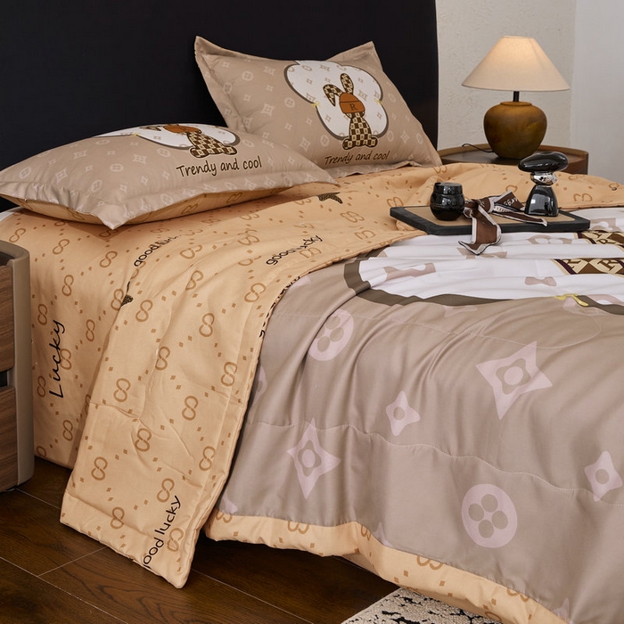 91家纺网 家纺一手货源 找家纺 宝薇 2026新款潮牌轻奢风大版夏被夏凉被空调被 英伦兔