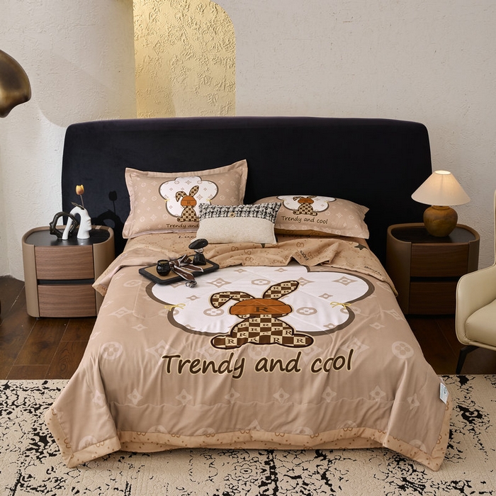 91家纺网 家纺一手货源 找家纺 宝薇 2026新款潮牌轻奢风大版夏被夏凉被空调被 英伦兔