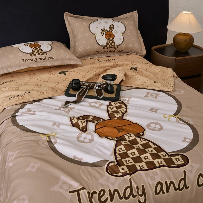 91家纺网 家纺一手货源 找家纺 宝薇 2026新款潮牌轻奢风大版夏被夏凉被空调被 英伦兔