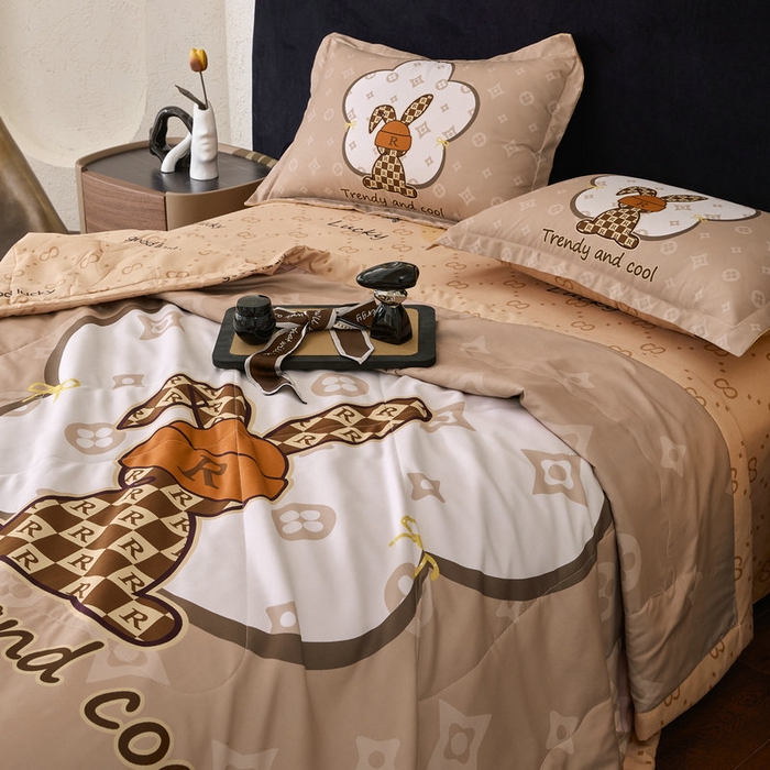 91家纺网 家纺一手货源 找家纺 宝薇 2026新款潮牌轻奢风大版夏被夏凉被空调被 英伦兔