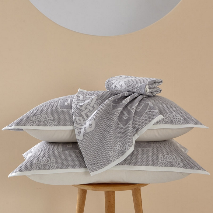 91家纺网 家纺一手货源 找家纺 朴尔家纺-毛巾被 2026新款全棉纱布蜂窝结构系列枕巾系列 君子莲-浅灰