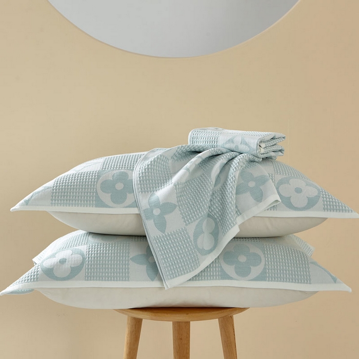 91家纺网 家纺一手货源 找家纺 朴尔家纺-毛巾被 2026新款全棉纱布蜂窝结构系列枕巾系列 幸运草-水绿