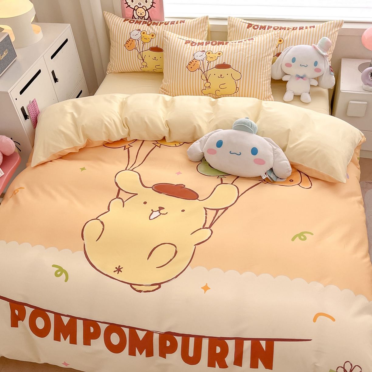 91家纺网 家纺一手货源 找家纺 暮思家居 2026新款正版授权三丽鸥大版全棉纯棉数码印花纯棉四件套系列-第一批 大版-奶黄包布丁狗