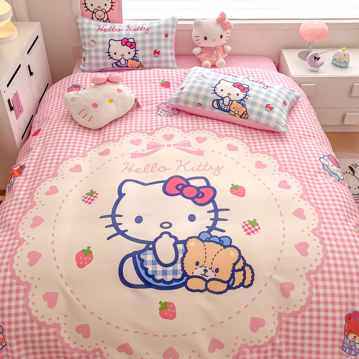 91家纺网 家纺一手货源 找家纺 暮思家居 2026新款正版授权三丽鸥大版全棉纯棉数码印花纯棉四件套系列-第一批 大版-奶油KT