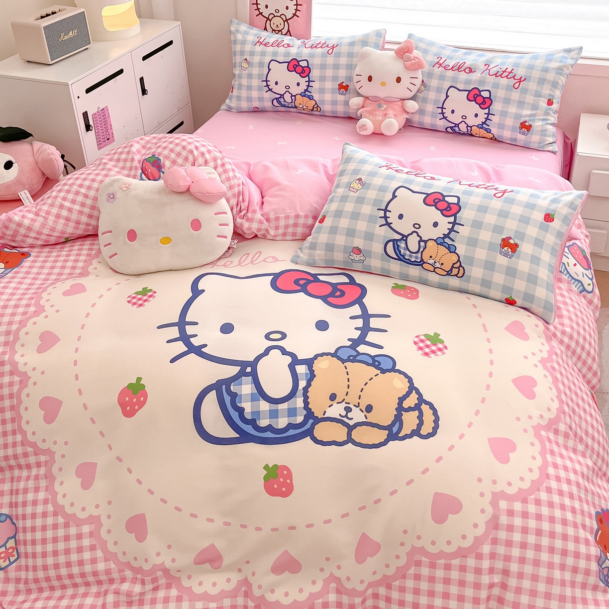 91家纺网 家纺一手货源 找家纺 暮思家居 2026新款正版授权三丽鸥大版全棉纯棉数码印花纯棉四件套系列-第一批 大版-奶油KT