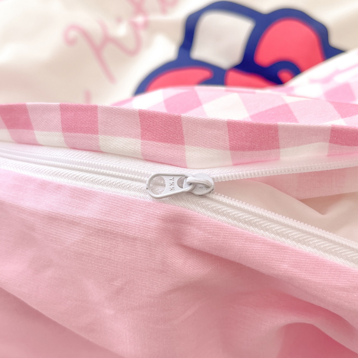 91家纺网 家纺一手货源 找家纺 暮思家居 2026新款正版授权三丽鸥大版全棉纯棉数码印花纯棉四件套系列-第一批 大版-奶油KT