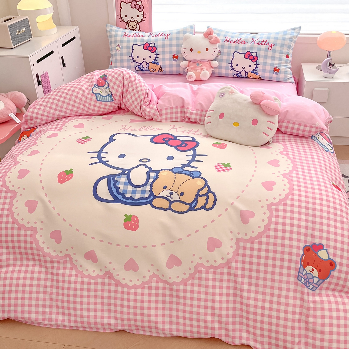 91家纺网 家纺一手货源 找家纺 暮思家居 2026新款正版授权三丽鸥大版全棉纯棉数码印花纯棉四件套系列-第一批 大版-奶油KT