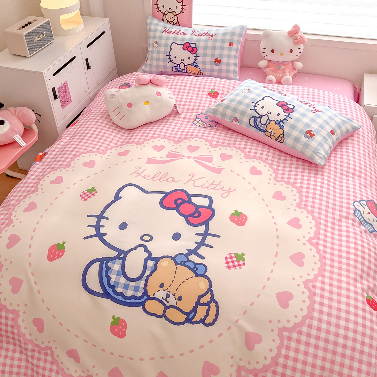 91家纺网 家纺一手货源 找家纺 暮思家居 2026新款正版授权三丽鸥大版全棉纯棉数码印花纯棉四件套系列-第一批 大版-奶油KT