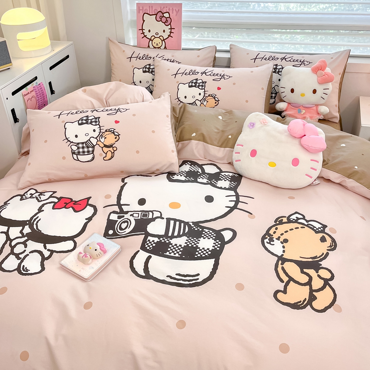 91家纺网 家纺一手货源 找家纺 暮思家居 2026新款正版授权三丽鸥大版全棉纯棉数码印花纯棉四件套系列-第一批 大版-时尚KT