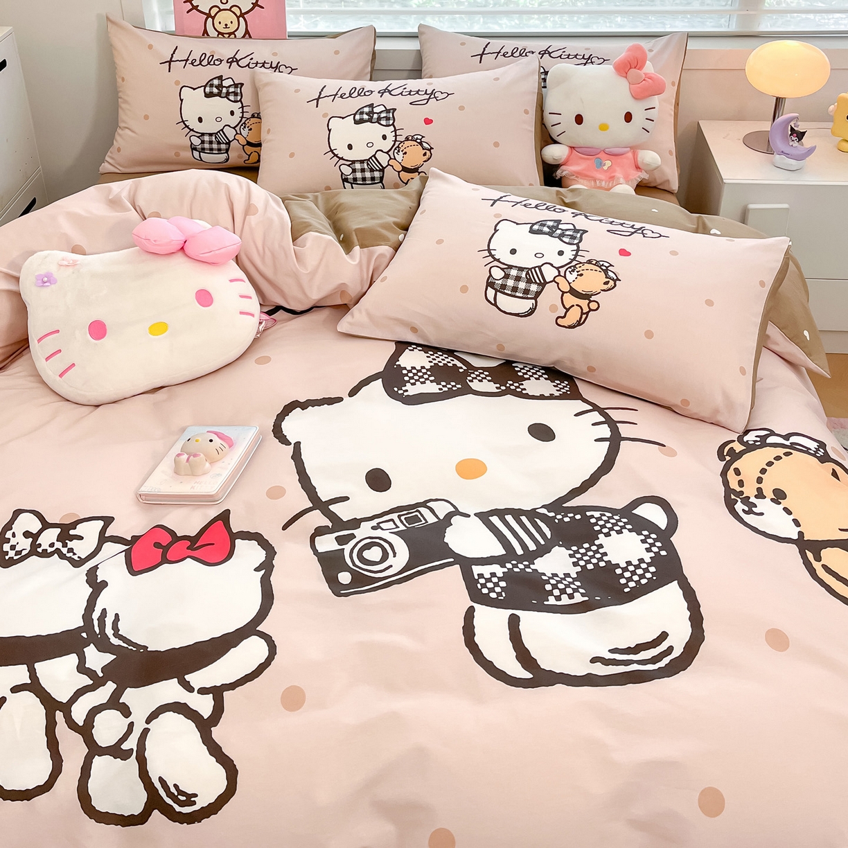 91家纺网 家纺一手货源 找家纺 暮思家居 2026新款正版授权三丽鸥大版全棉纯棉数码印花纯棉四件套系列-第一批 大版-时尚KT