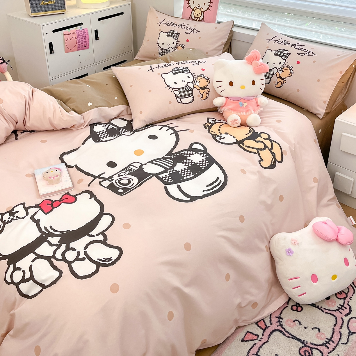 91家纺网 家纺一手货源 找家纺 暮思家居 2026新款正版授权三丽鸥大版全棉纯棉数码印花纯棉四件套系列-第一批 大版-时尚KT