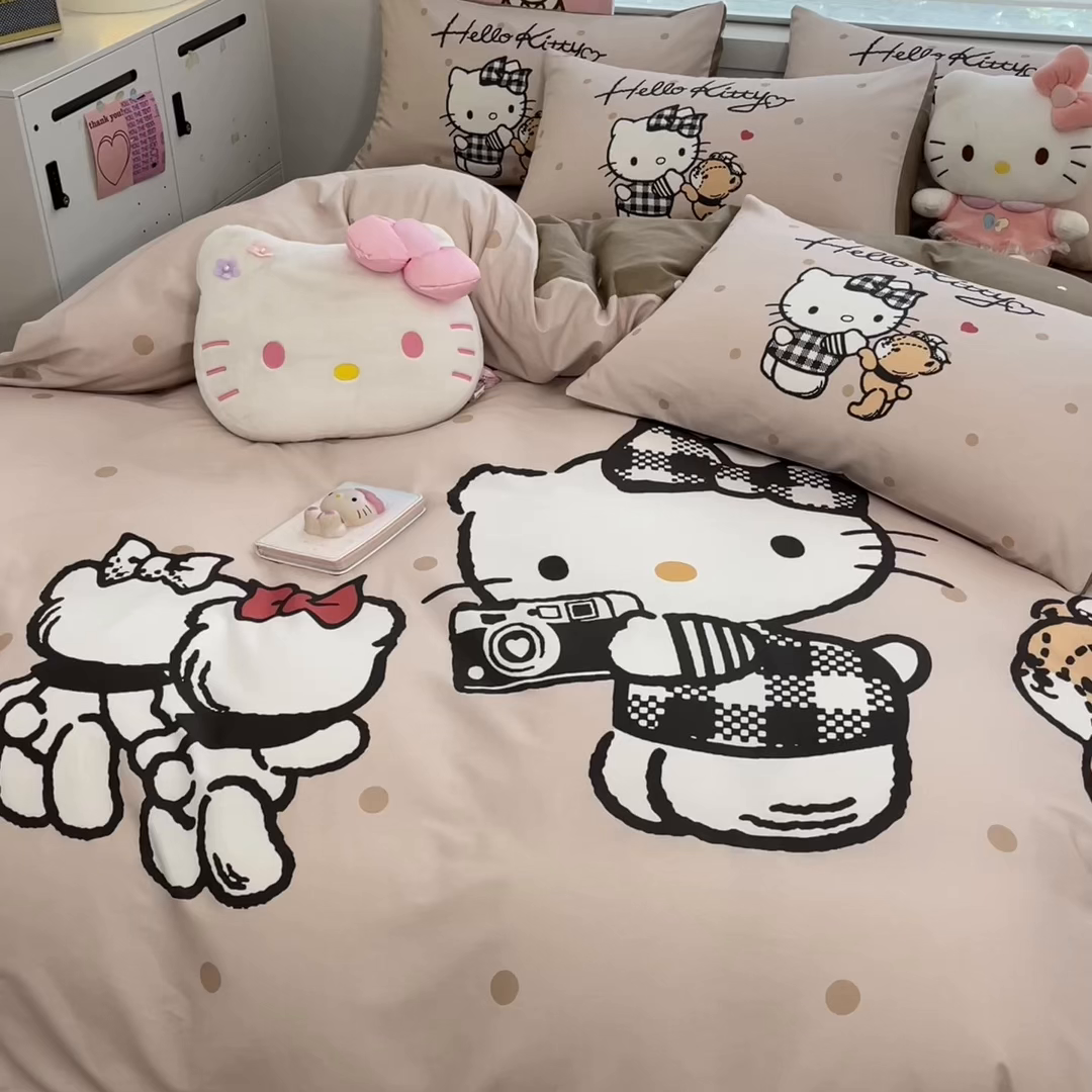 91家纺网 家纺一手货源 找家纺 暮思家居 2026新款正版授权三丽鸥大版全棉纯棉数码印花纯棉四件套系列-第一批 大版-时尚KT