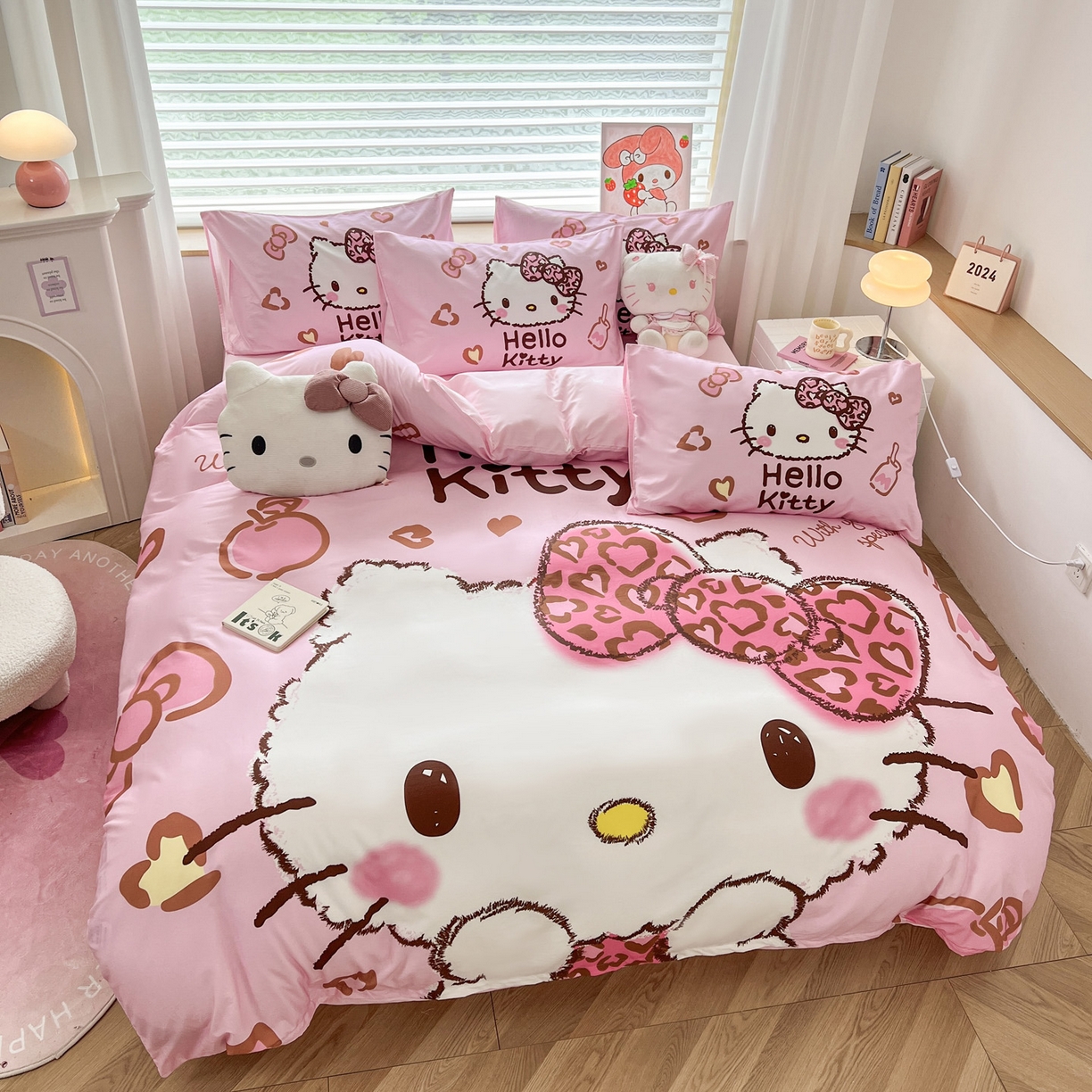 91家纺网 家纺一手货源 找家纺 暮思家居 2026新款正版授权三丽鸥大版全棉纯棉数码印花纯棉四件套系列-第一批 大版-甜酷KT