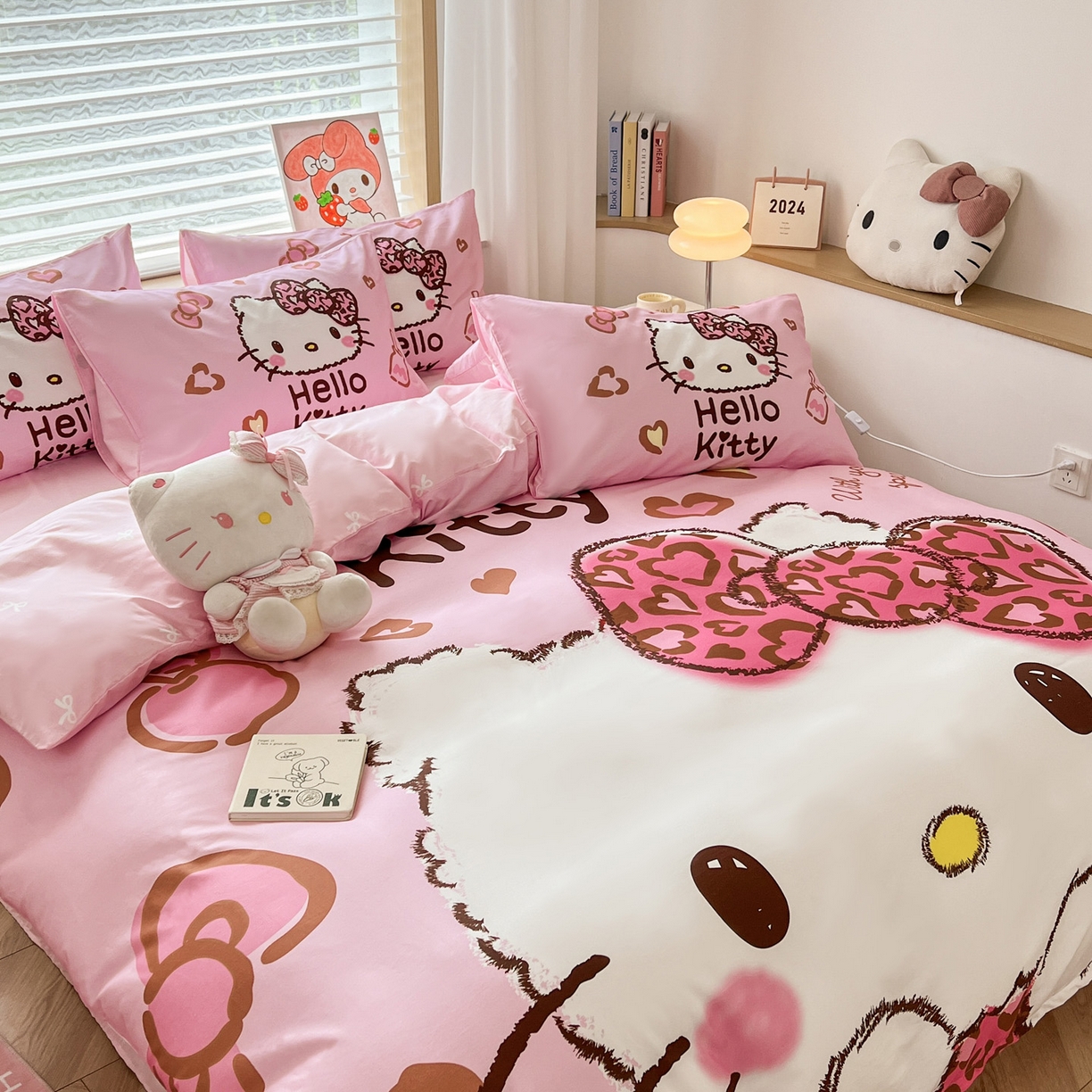 91家纺网 家纺一手货源 找家纺 暮思家居 2026新款正版授权三丽鸥大版全棉纯棉数码印花纯棉四件套系列-第一批 大版-甜酷KT