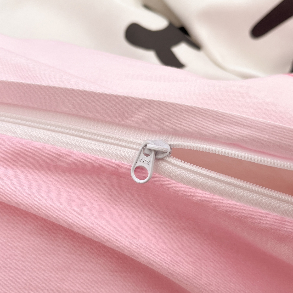 91家纺网 家纺一手货源 找家纺 暮思家居 2026新款正版授权三丽鸥大版全棉纯棉数码印花纯棉四件套系列-第一批 大版-甜筒KT