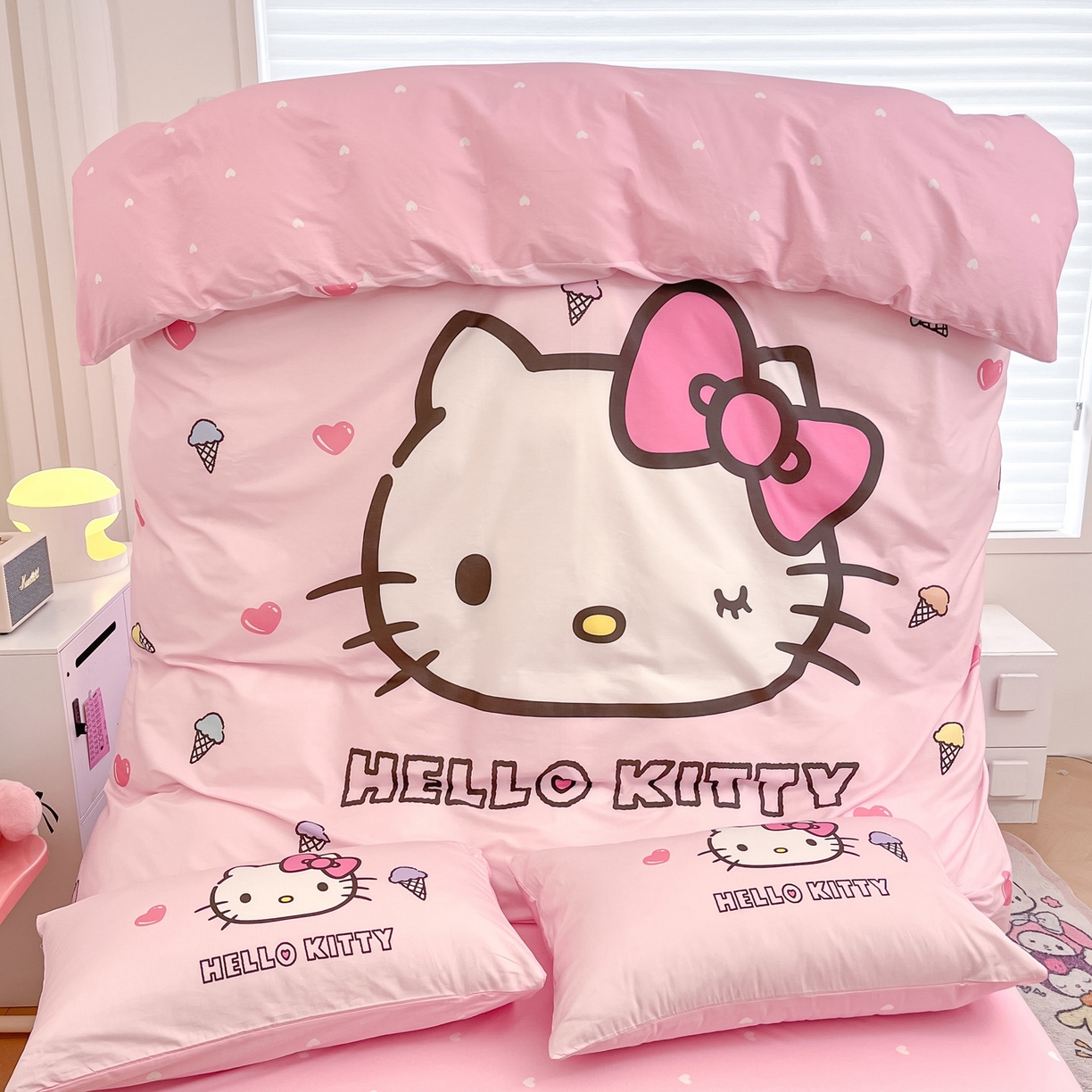 91家纺网 家纺一手货源 找家纺 暮思家居 2026新款正版授权三丽鸥大版全棉纯棉数码印花纯棉四件套系列-第一批 大版-甜筒KT