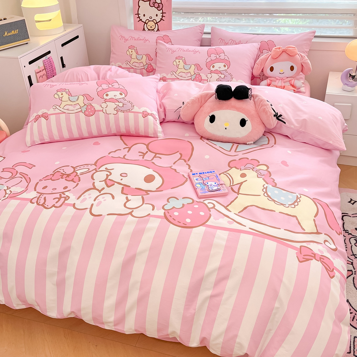 91家纺网 家纺一手货源 找家纺 暮思家居 2026新款正版授权三丽鸥大版全棉纯棉数码印花纯棉四件套系列-第一批 大版-条纹美乐蒂