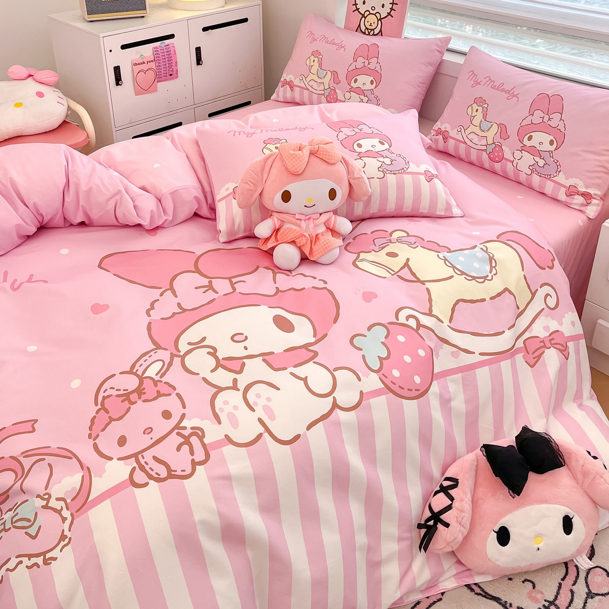 91家纺网 家纺一手货源 找家纺 暮思家居 2026新款正版授权三丽鸥大版全棉纯棉数码印花纯棉四件套系列-第一批 大版-条纹美乐蒂