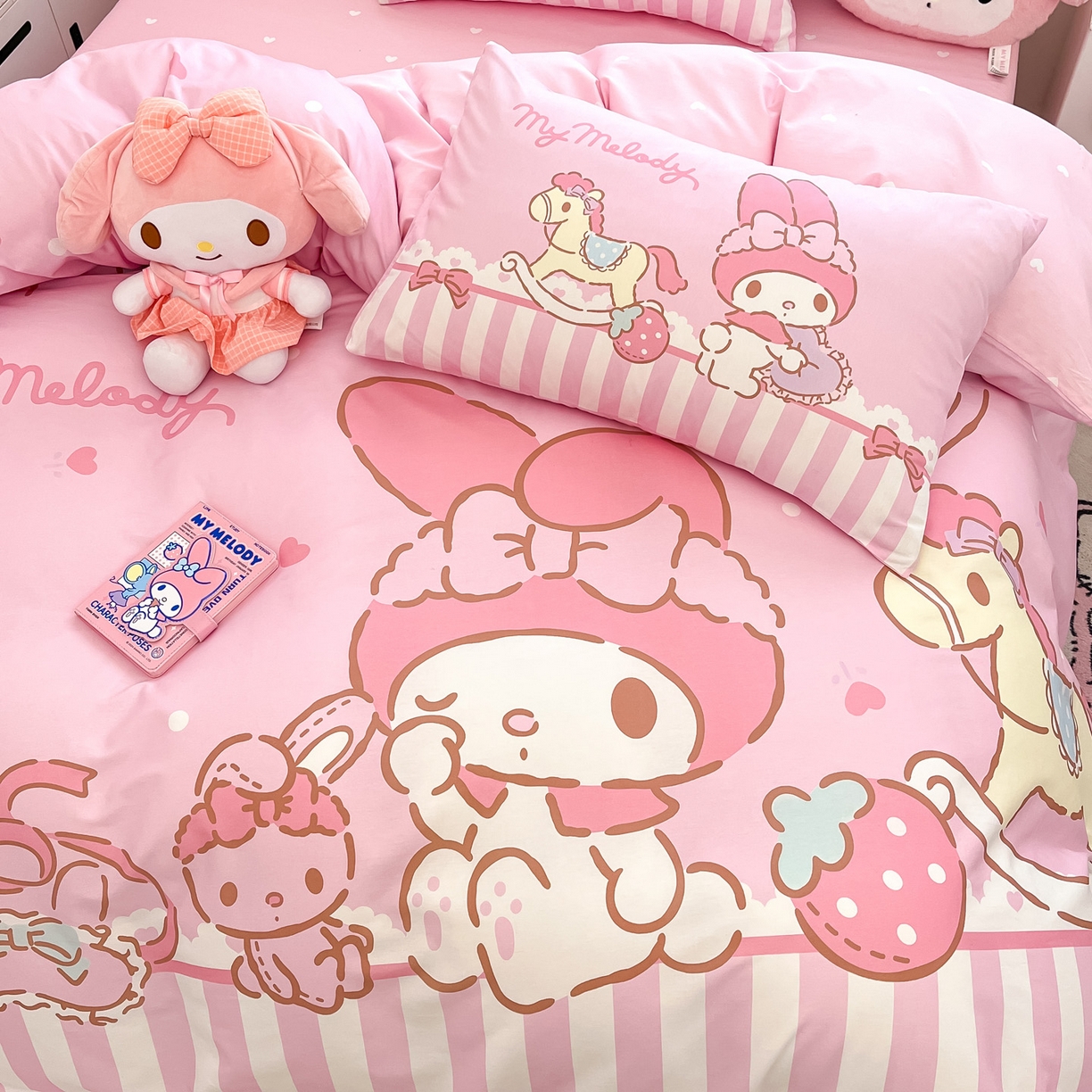 91家纺网 家纺一手货源 找家纺 暮思家居 2026新款正版授权三丽鸥大版全棉纯棉数码印花纯棉四件套系列-第一批 大版-条纹美乐蒂