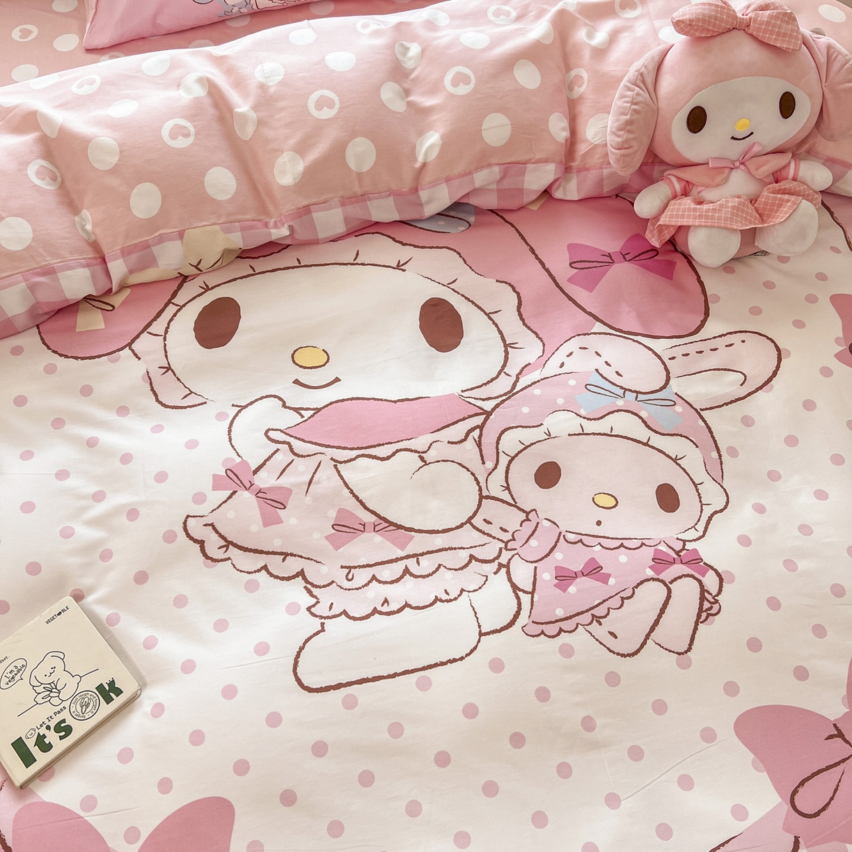 91家纺网 家纺一手货源 找家纺 暮思家居 2026新款正版授权三丽鸥大版全棉纯棉数码印花纯棉四件套系列-第一批 大版-玩偶美乐蒂