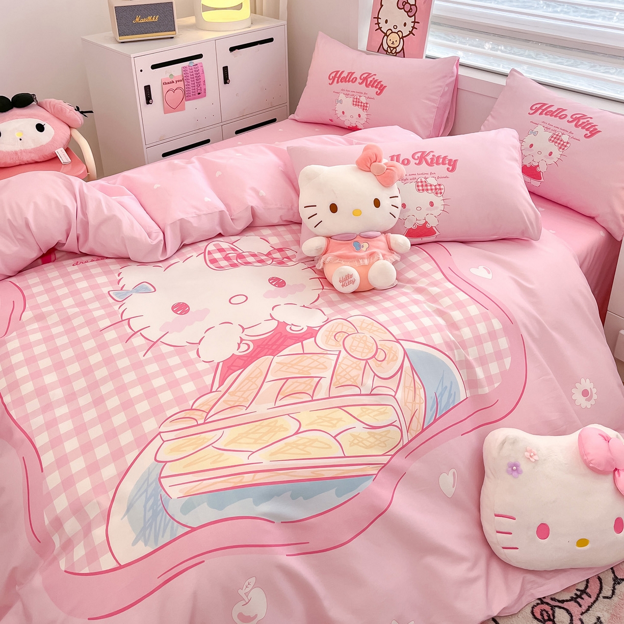 91家纺网 家纺一手货源 找家纺 暮思家居 2026新款正版授权三丽鸥大版全棉纯棉数码印花纯棉四件套系列-第一批 大版-相框KT