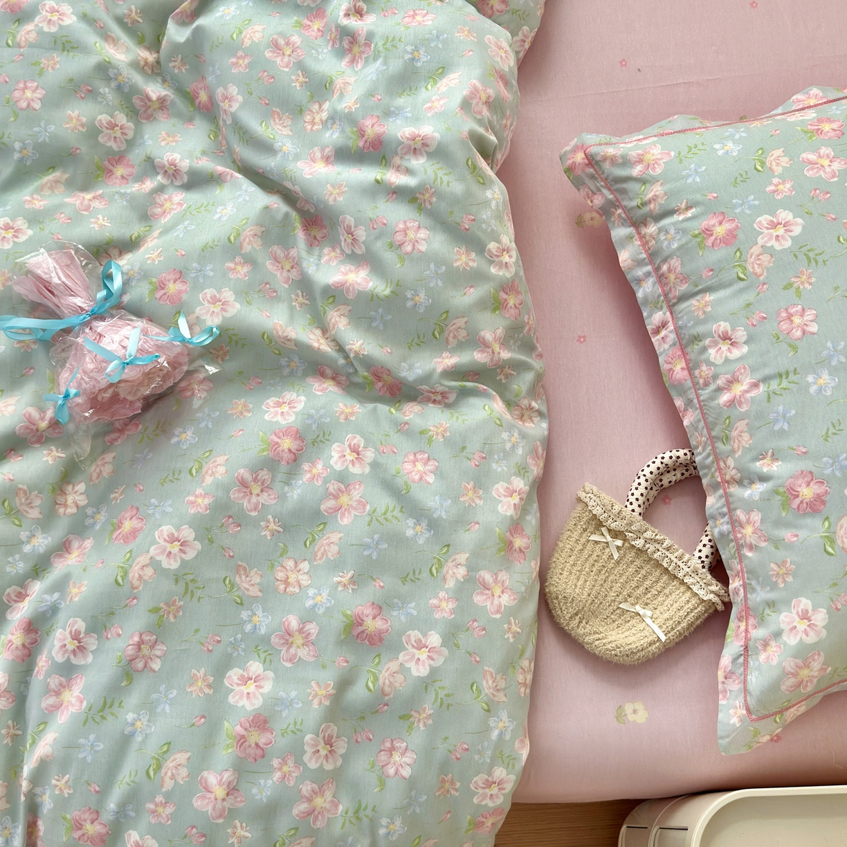 91家纺网 家纺一手货源 找家纺 女子家纺 2026新款全棉网红直播爆款吊边一字绣工艺款四件套-系列二 恋恋花开